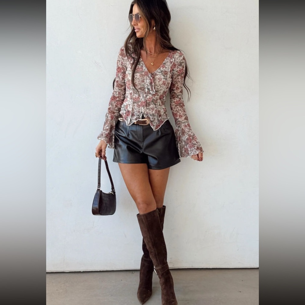 1152. Floral print stitch detail tie front bell sleeve top